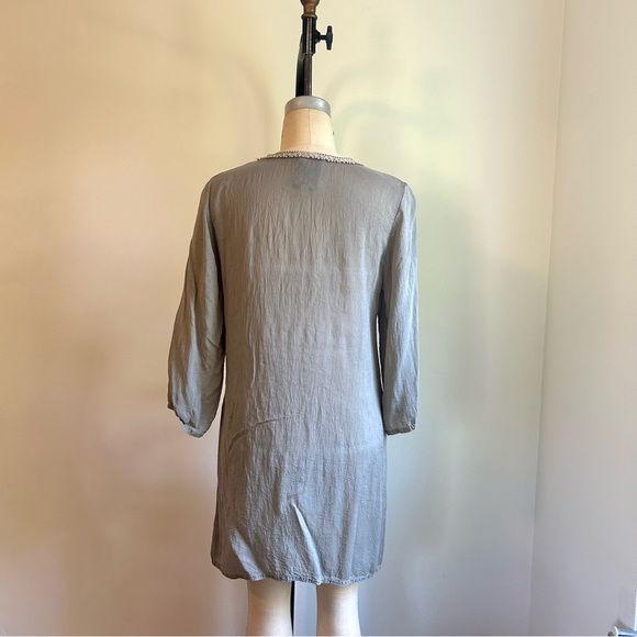 Johnny Was gray embroidered tunic top - Picture 3 of 6